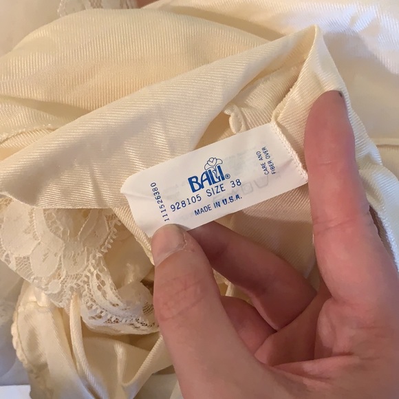 VTG Cottagecore Cream Detailed Lace Silk Top - Picture 13 of 14